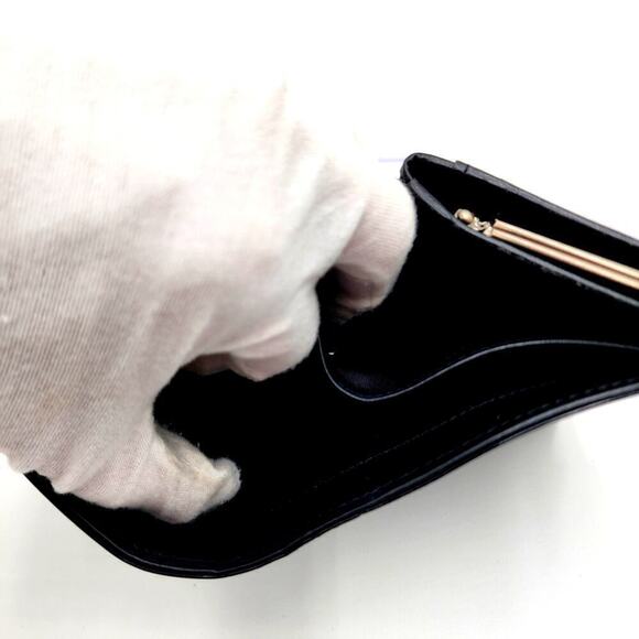 BURBERRY Black embossed patent leather kiss lock compact wallet - Picture 14 of 16